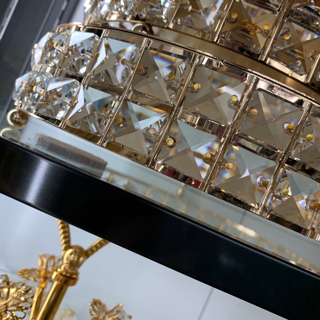 金色镶晶工艺摆件精致细节图