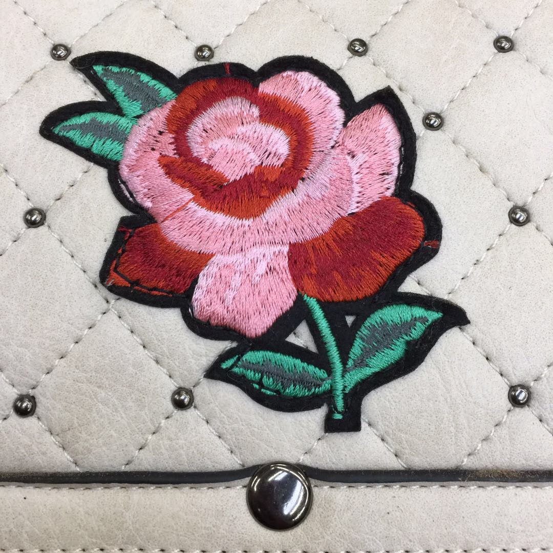 Bordado bolsa pequeña mujer otoño-invierno 2020 nueva moda versión coreana cadena vintage cross body bolso pequeño cuadrado de un hombro details Picture