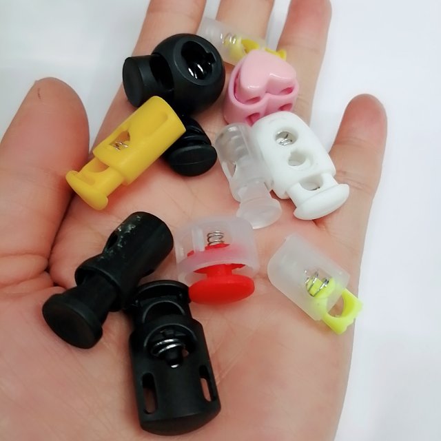 High-quality black and colorful drawstring buckles for bags and handbags, plastic spring buckles, and spring buckles for clothing are in large stock Specification image