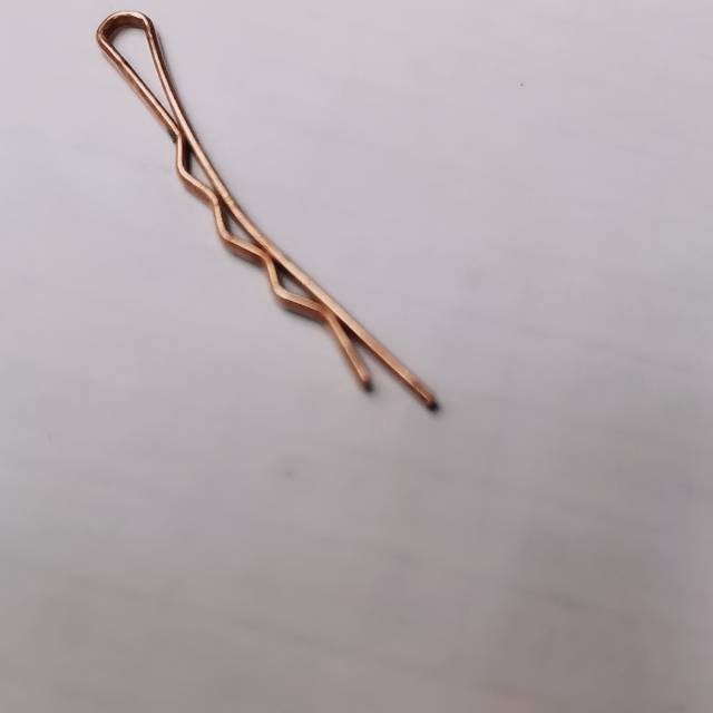 Our factory specializes in electroplated red copper single-line wavy bb clips, gripper hair clips, hair bands and hair comb accessories details Picture