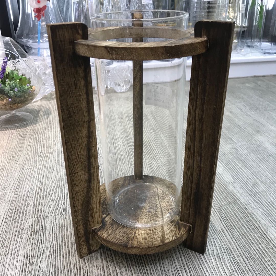 A new retro Nordic-style wooden vase for home office desk decoration