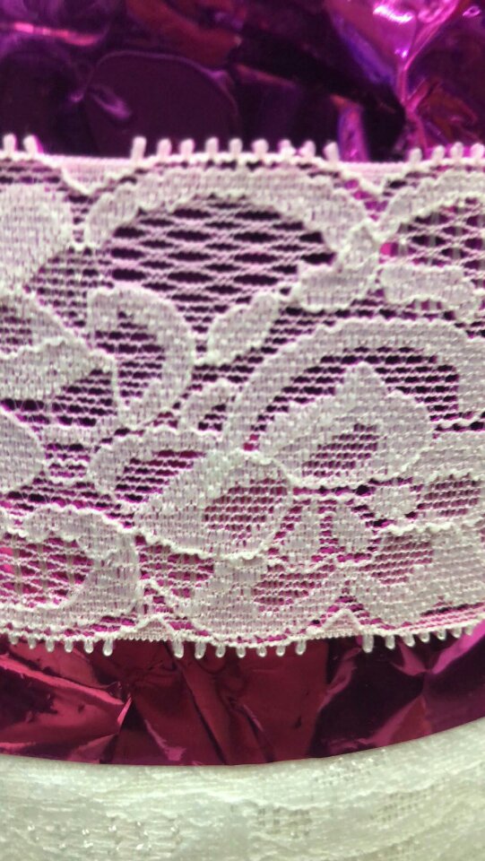 Lace fabric for lace-trimmed clothing, new polyester lace with plain white trim Specification image