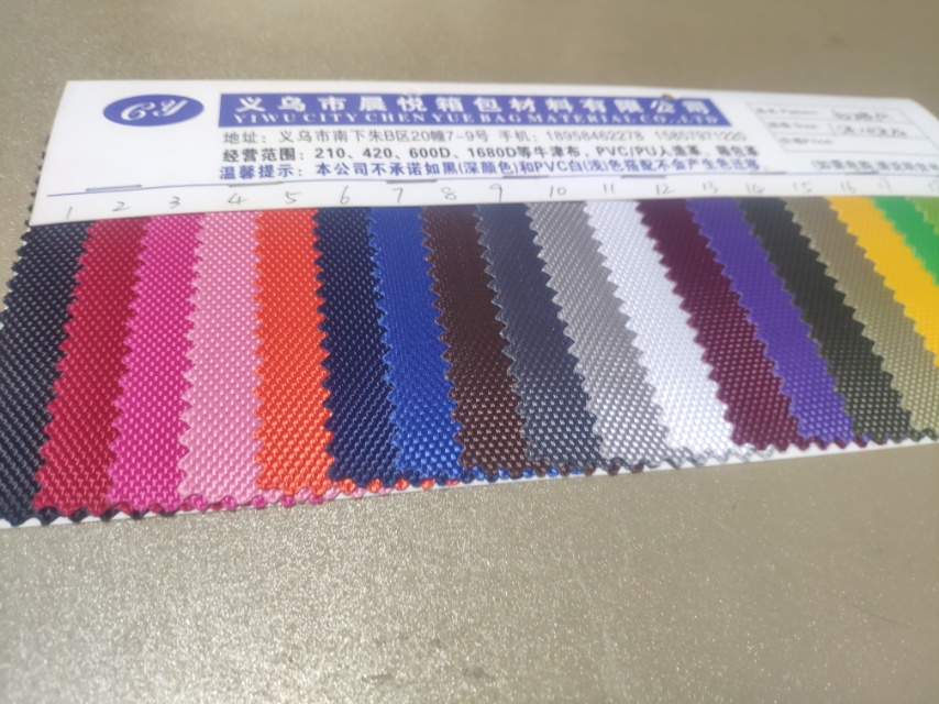 厂家直销热销新款   1680双股 PVC皮革 平纹 大量现货高中低档箱包沙发鞋材面料