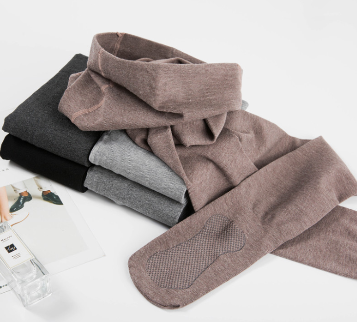Women wear medium-thick autumn and winter tights as outerwear