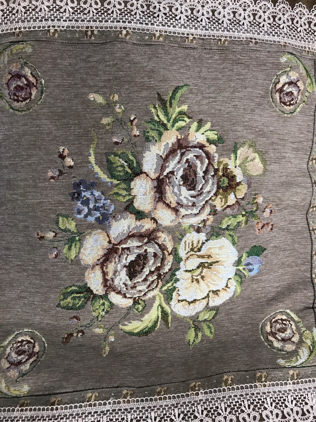 Colorful Gold Wire Plant Flower Digital Knit With Lace Edge Pillowcase Pair