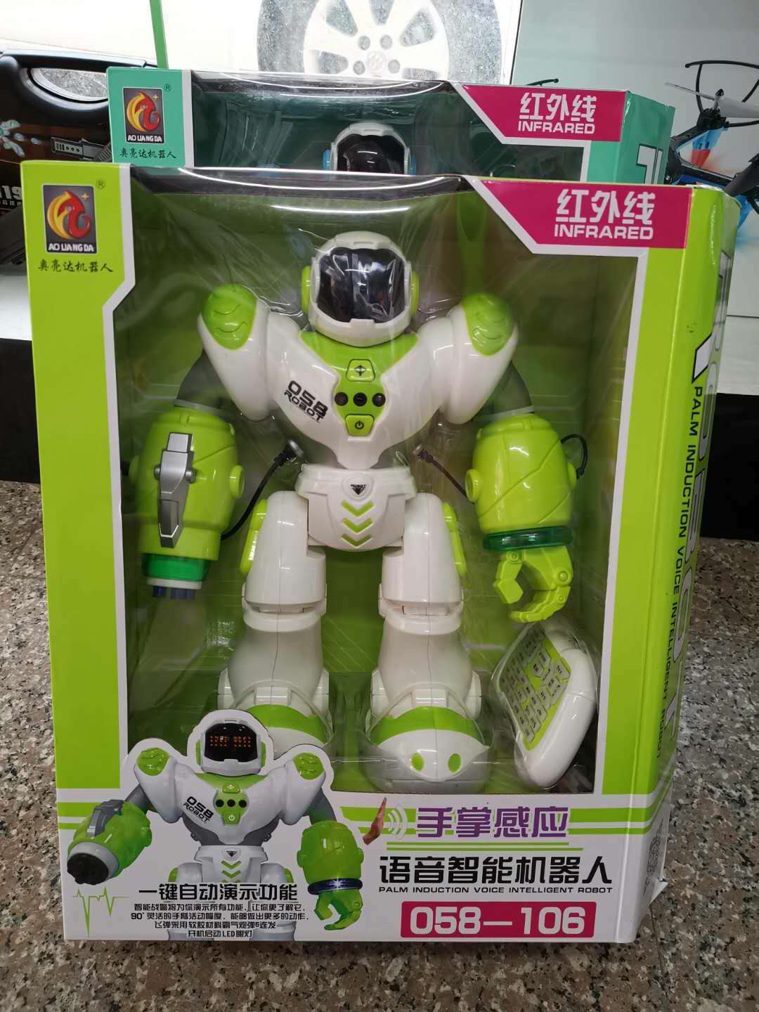 2020年新款手掌感应遥控充电会讲故事唱歌走路英语等多功能语音智能充电遥控机器人发射子弹产品图