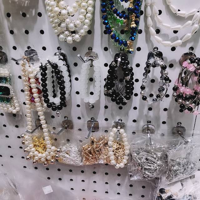 Bright accessories describe pic - 2