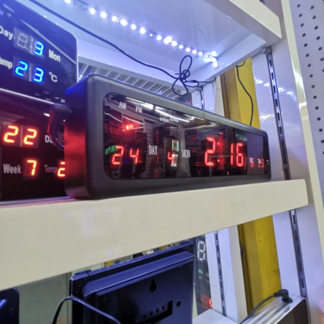 新款万年历电子钟台钟座钟夜光静音数字挂钟客厅电子表台历产品图