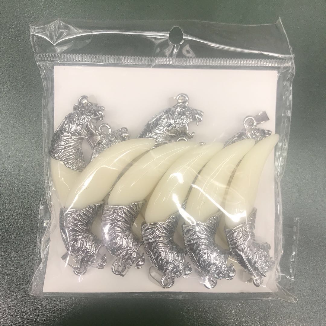 Tiger head dog toothed pendant bag black dog tooth necklace Tibetan Mastiff tooth imitation tooth protector necklace for men thumbnail
