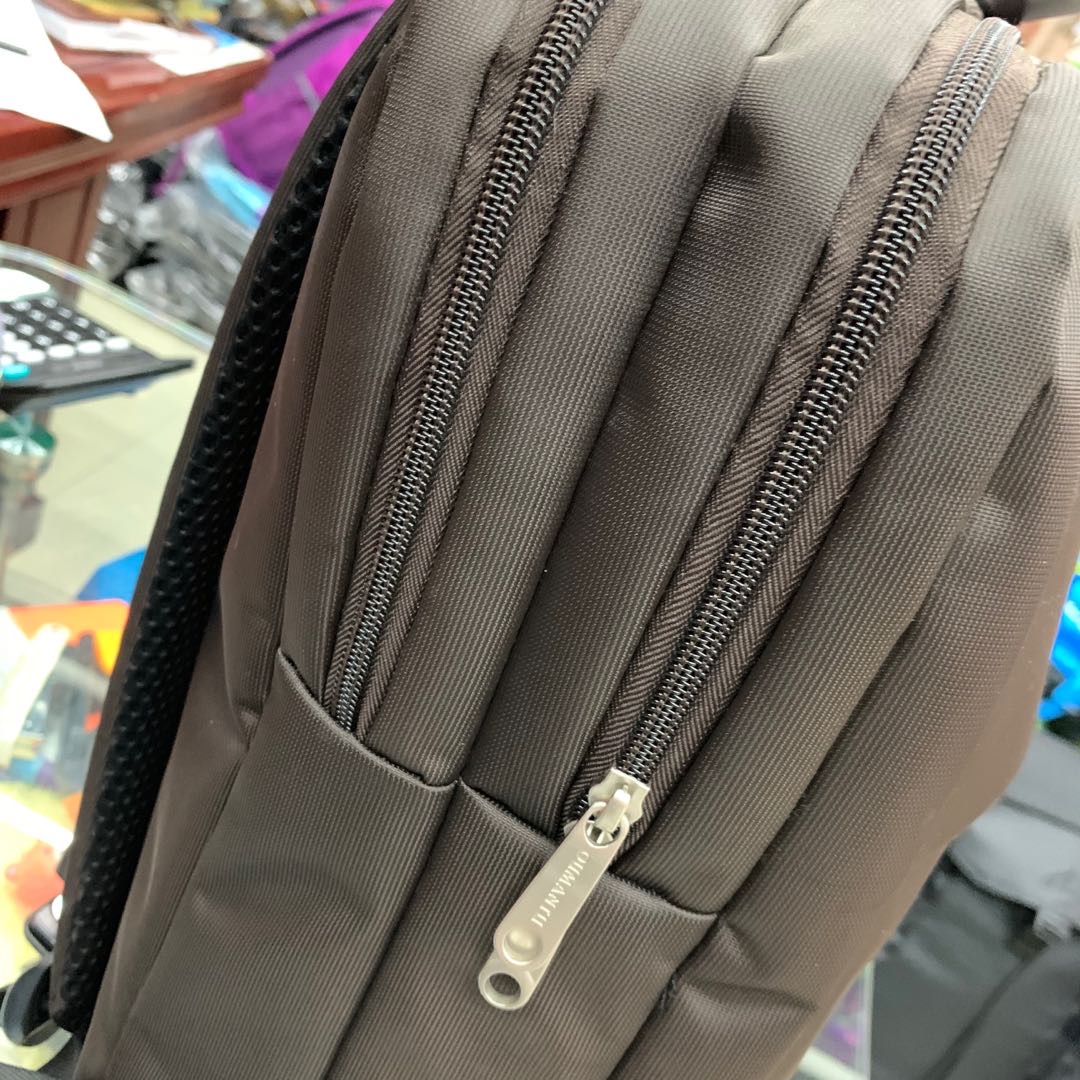 卡其色男士大容量书包背包登山包产品图