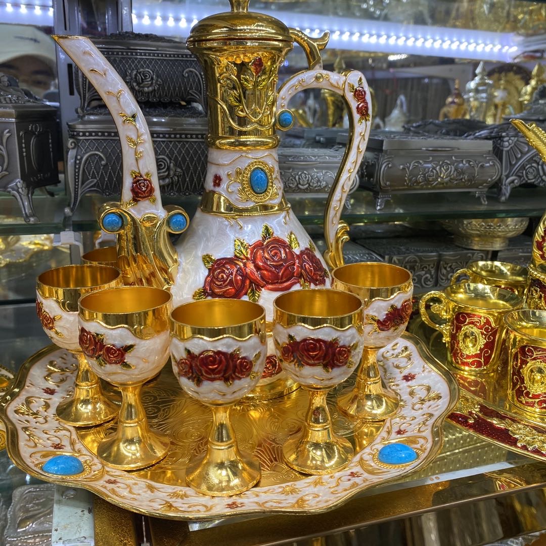 European retro gilded teapot and teacup set of handicrafts details Picture