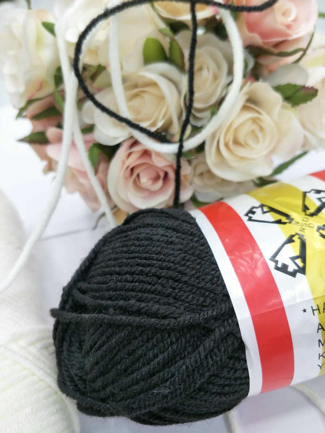 Factory direct sales of medium and thick acrylic yarn, mostly used yarn, wholesale in stock
