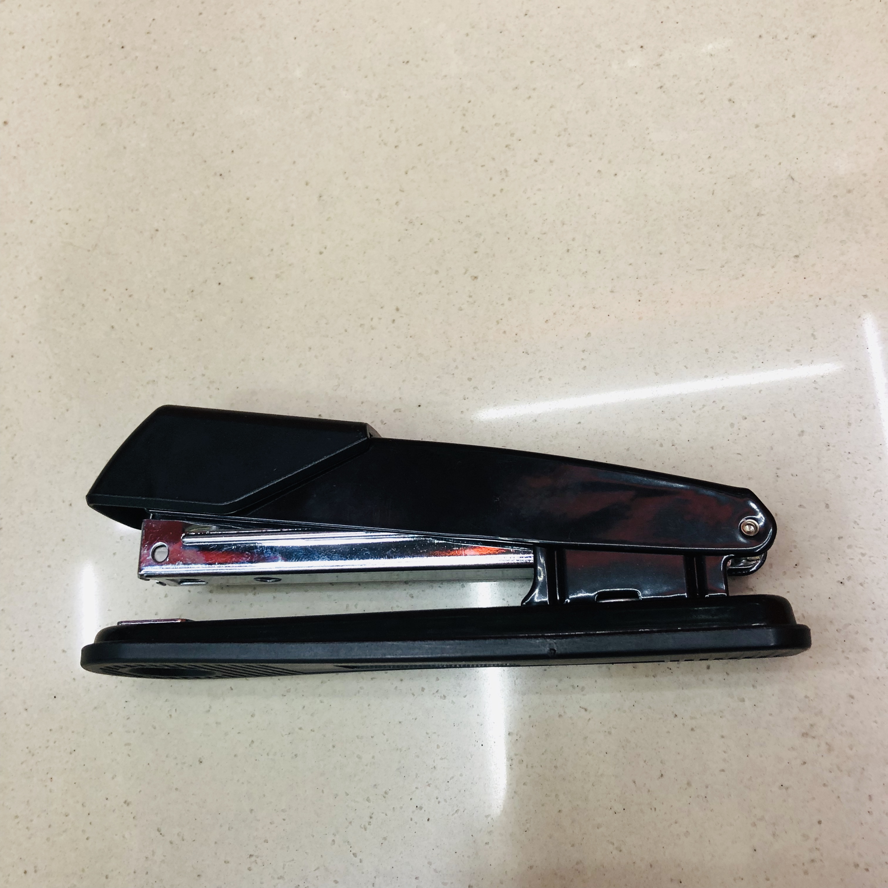 Factory direct sales stapler, student stapler, standard multi-functional office supplies, staples, labor-saving stapler, middle seam binding machine, KL-435B details Picture