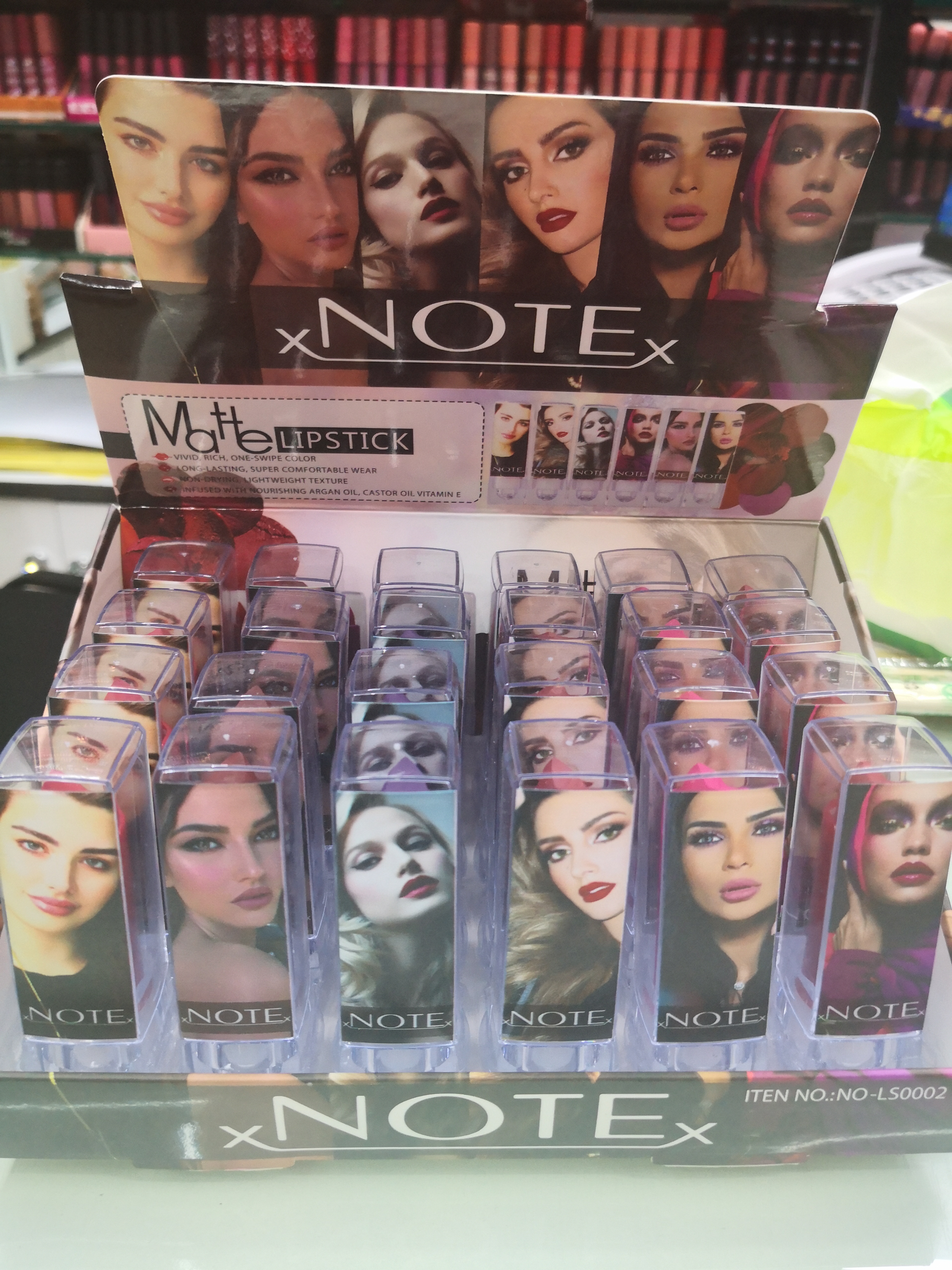 LS0002学生款时尚便携保湿细腻口红唇膏