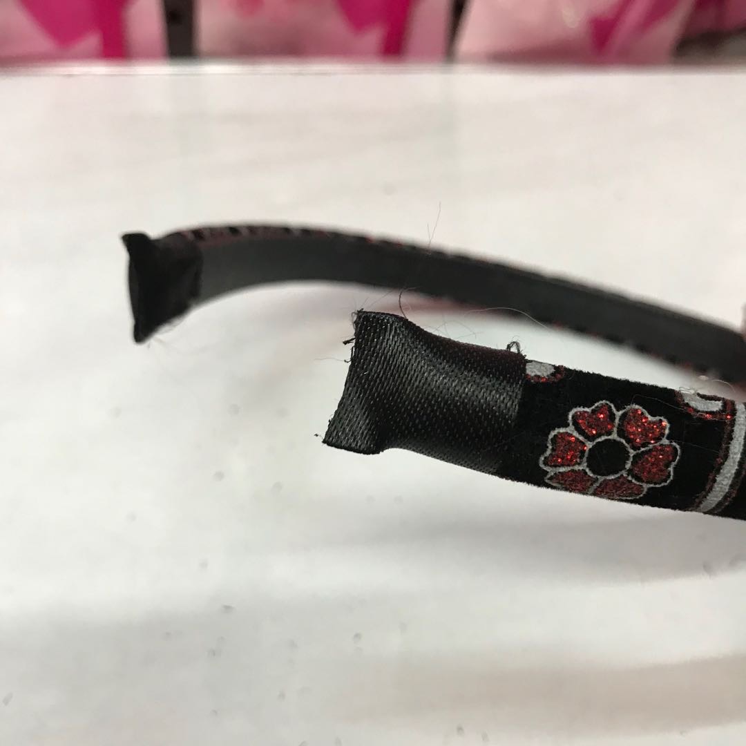 The hairband, women's headband and hair tie are versatile. When going out, the hairpin is simple and elegant. The Korean-style hairpin has fine edges and teeth for anti-slip when washing the face Specification image