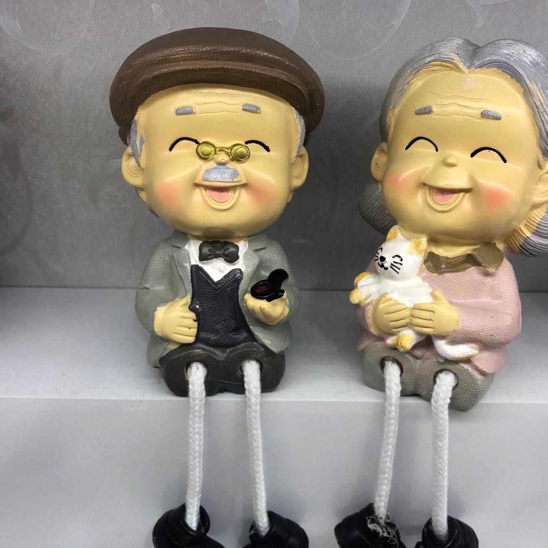 生动吊脚娃娃家居小摆件装饰品可爱树脂创意工艺礼品少女房间客厅布置