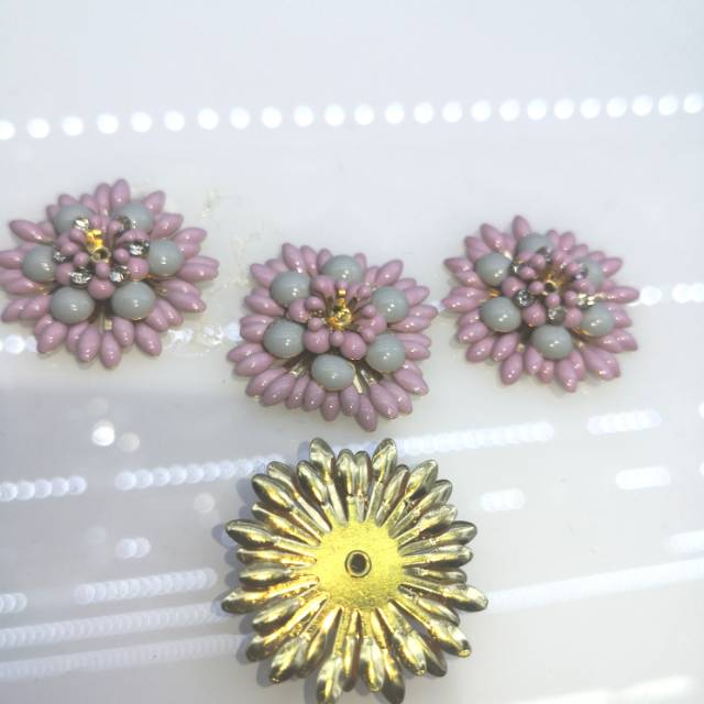 Factory direct sales of oil drip six-layer simulated small flower diy mid-hole sewing accessories and clothing 22 accessories Specification image