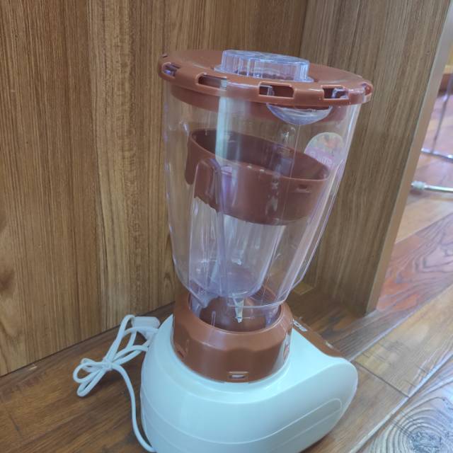 Modern kitchen setup with the juicer on the counter