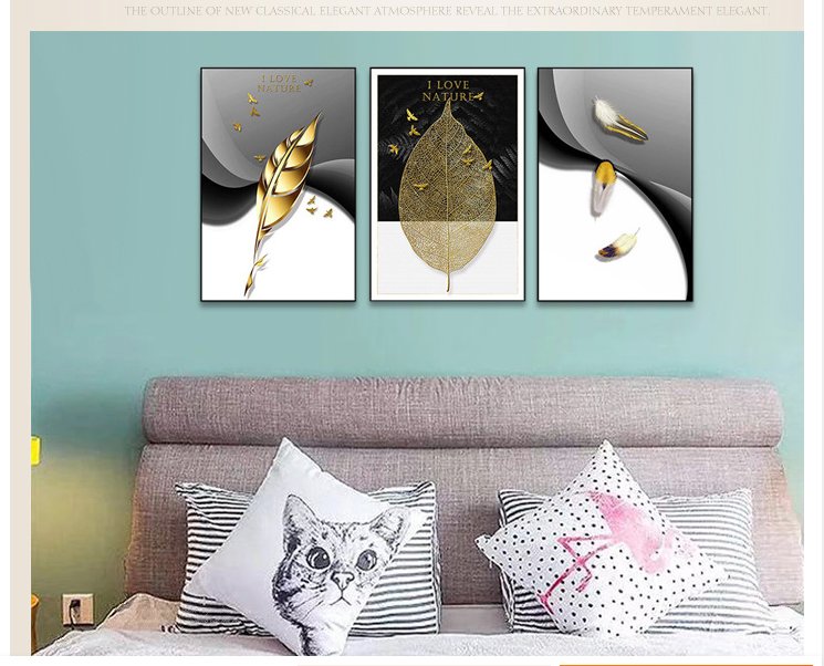 The guest dining room hangs the picture the bedside picture the aisle decoration picture hangs the picture