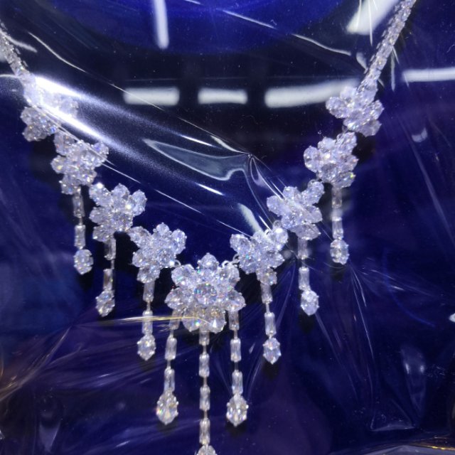 Bride jewelry earrings necklace gift box company annual meeting dress earrings necklace gift box details Picture