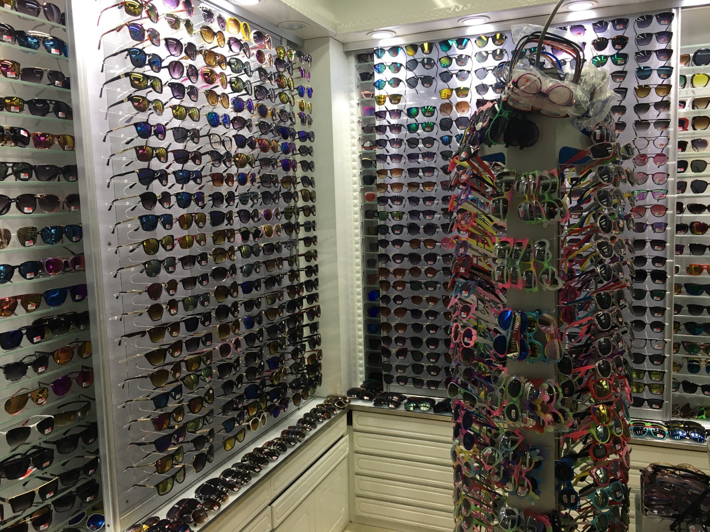 The bearded eyewear store offers sunglasses, reading glasses, optical glasses and children's glasses describe pic - 1