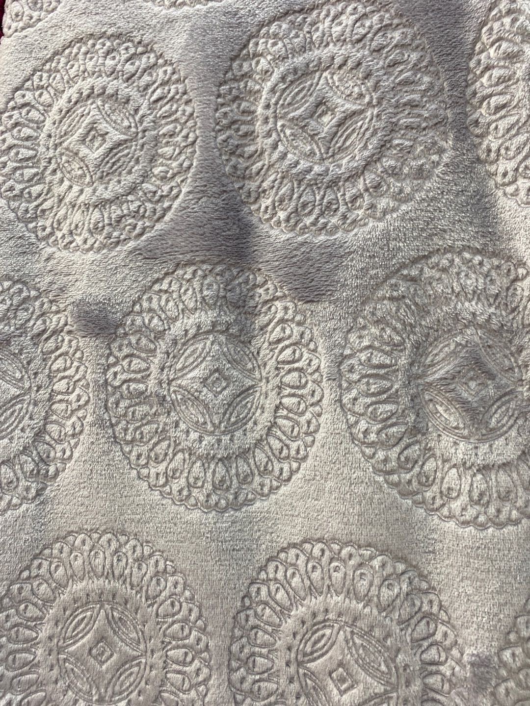 Embossed Solid Color Symmetrical Pattern Flannel Blanket 200*230 details Picture
