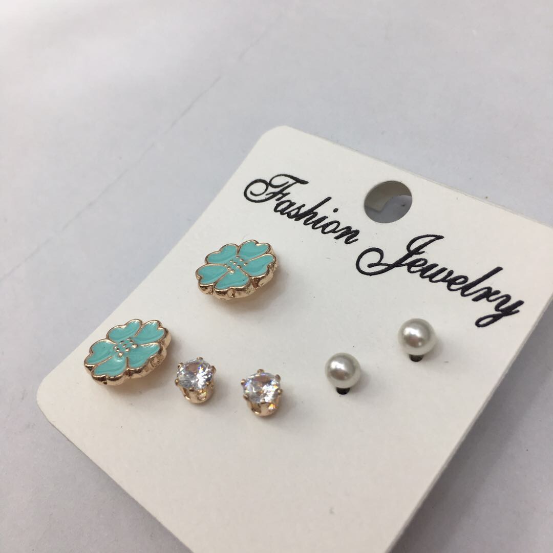 欧美风畅销款花朵形铜镀金珍珠锆石镶嵌成人耳钉套装细节图