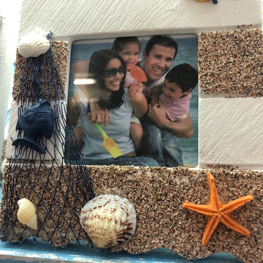 Small shell Mediterranean-style swing photo frame decoration, creative boat-shaped image frame, ocean-style wooden sailboat stand decoration photo frame details Picture