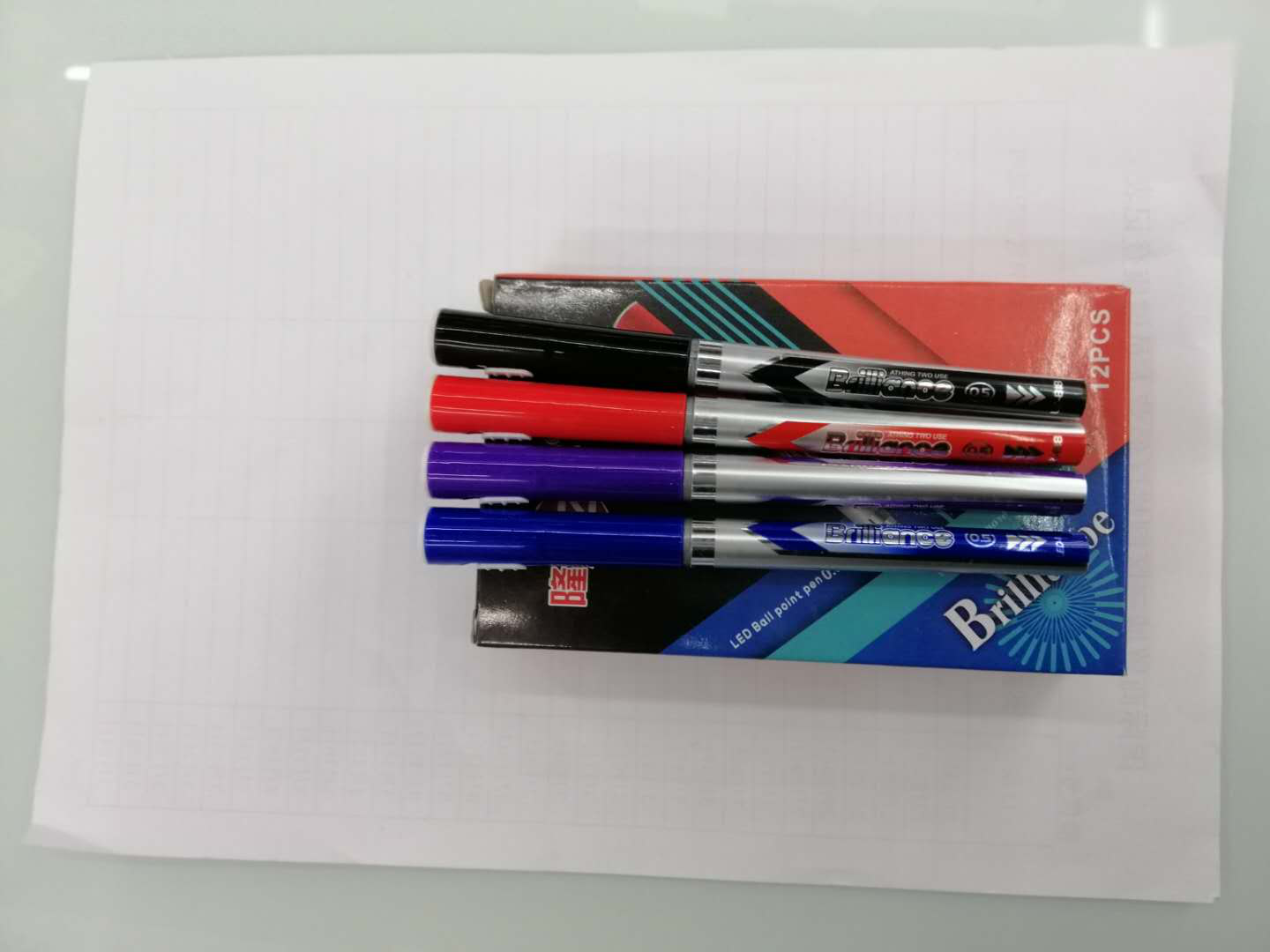 义乌市韩佳文具      书写工具12PCS小盒子灯笔圆珠笔中油笔可发光黑芯蓝芯可照明