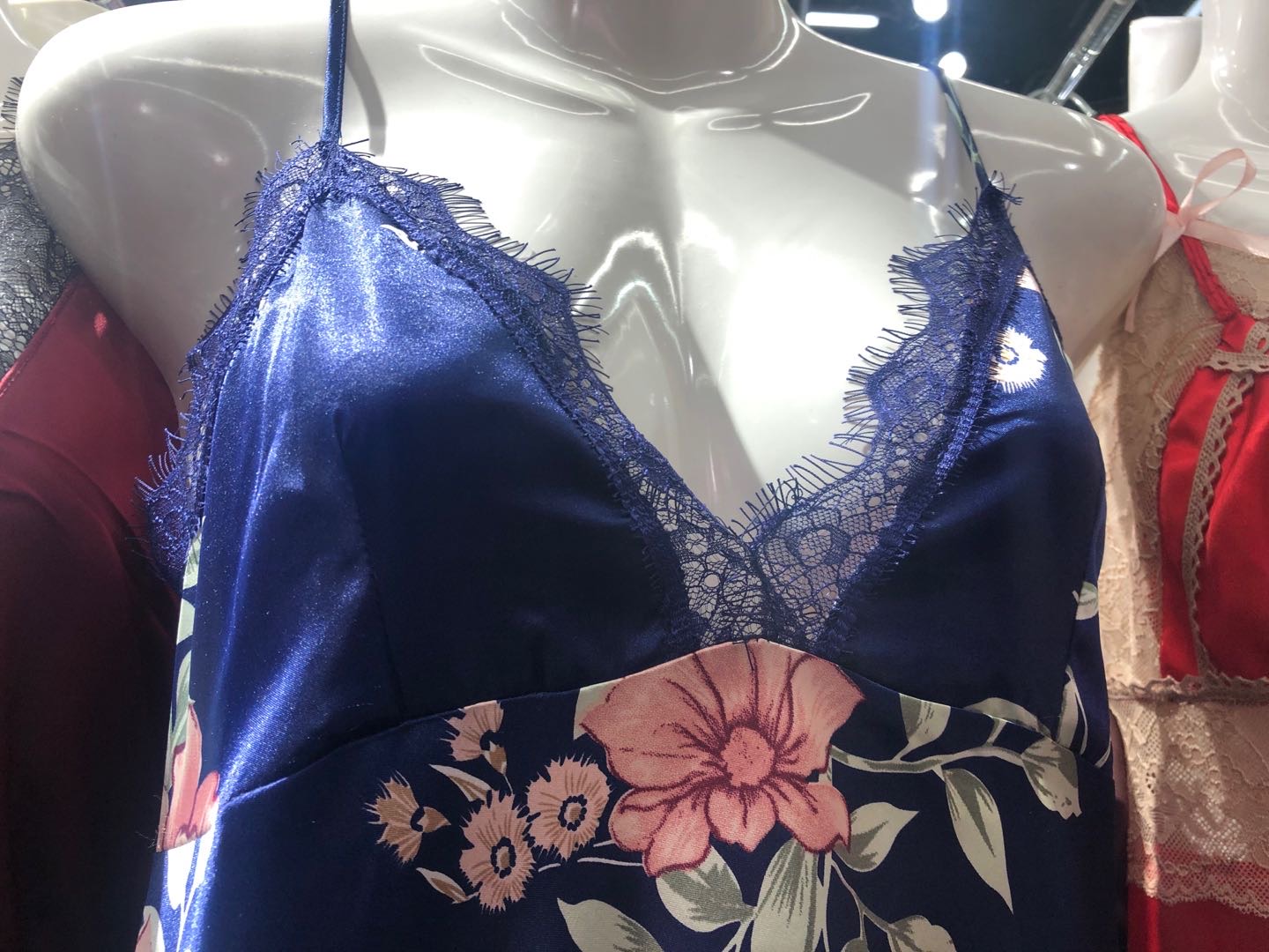 夏薄款蕾丝透视情趣睡衣女露背修身家居服