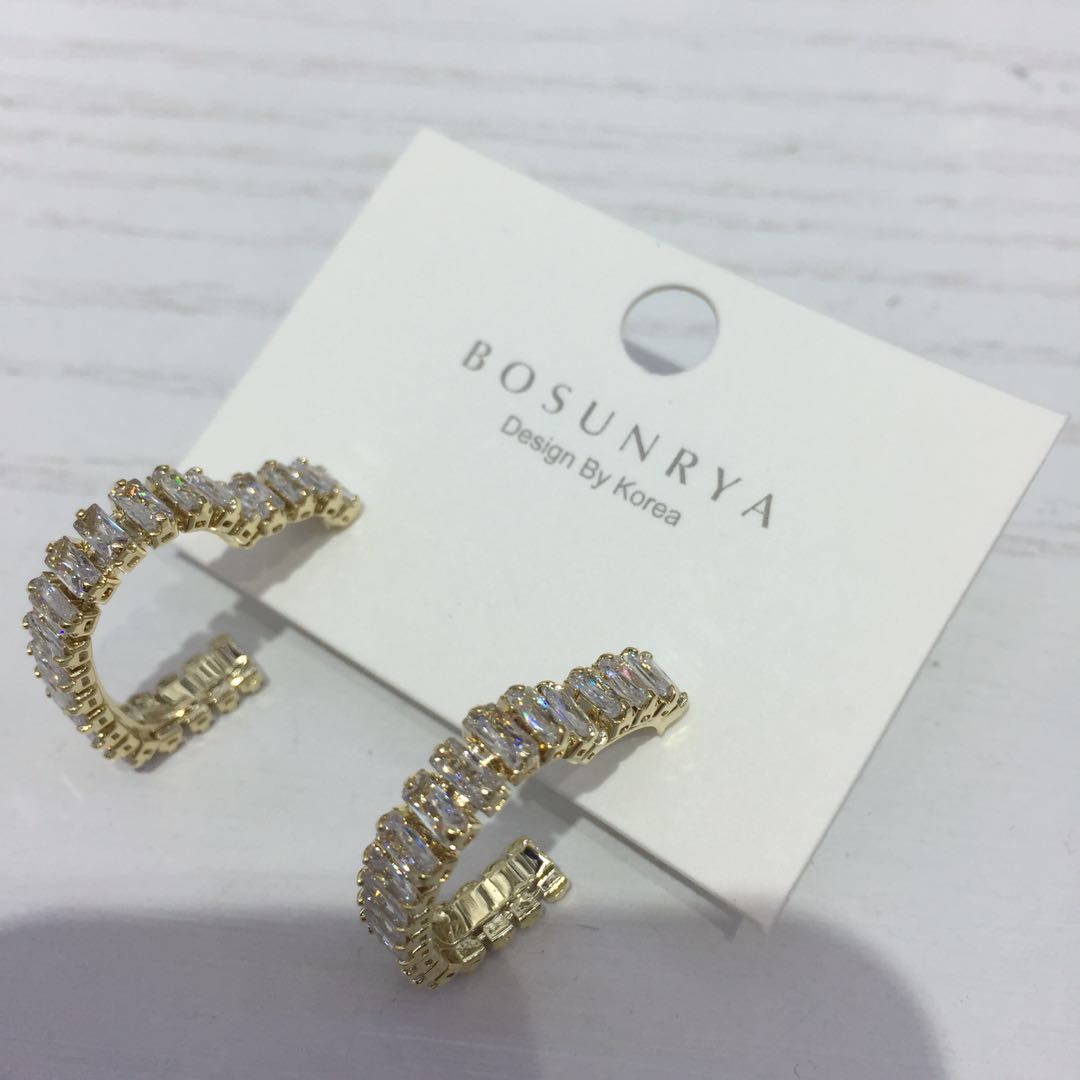 European and American exaggerated European and American copper gold-plated with colored diamonds and zircon, fashionable and popular C-shaped ear ring metal crystal jewelry Specification image