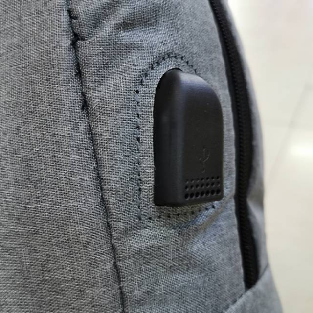 森地牌涤纶材质小米款式带USB可充电男包背包细节图