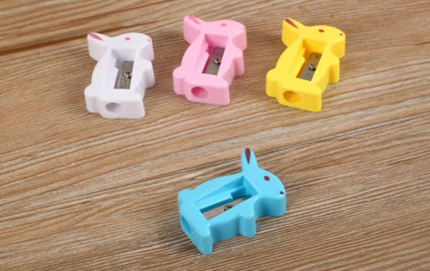 削笔器可爱兔兔削笔机小学生铅笔削笔刀产品图