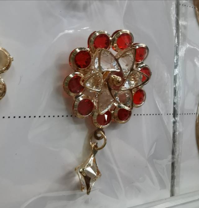 Korean Retro Palace Style Brooch Temperament Women's Pin Color Preserving Electroplated Diamond Brooch High-Grade Suit Accessories Specification drawing