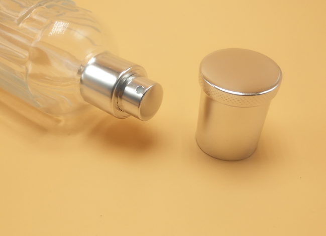 Portable, transparent, logo-shaped glass perfume dispenser bottles Specification image