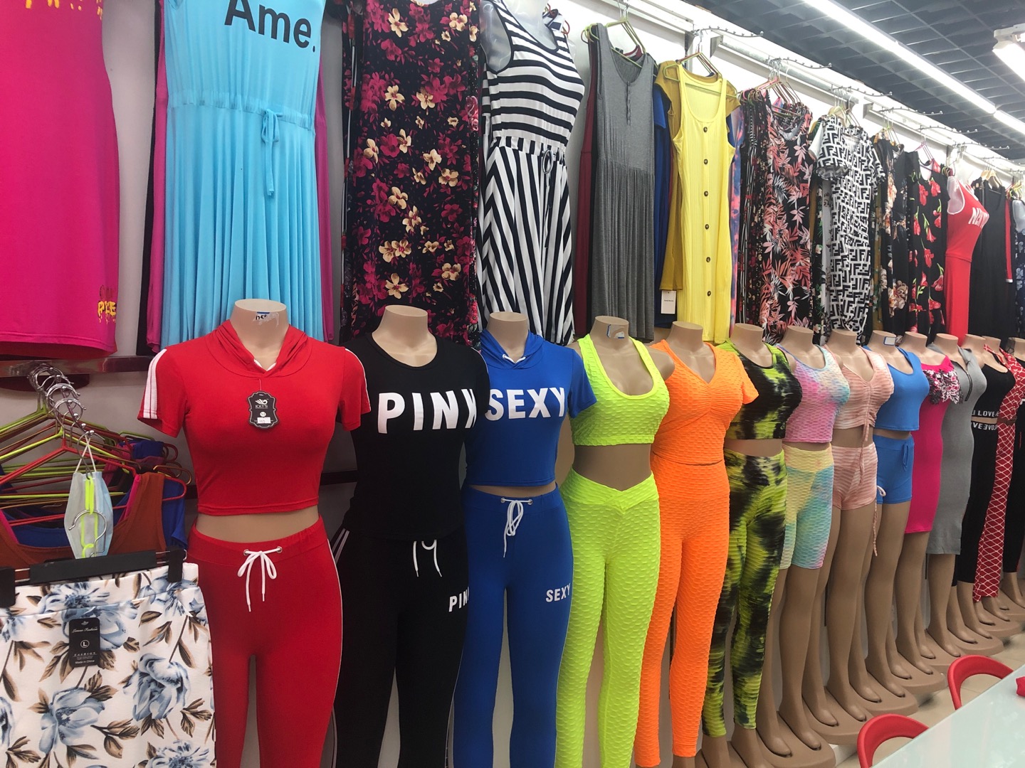 Dongyang Shuangxiang Clothing Co., LTD