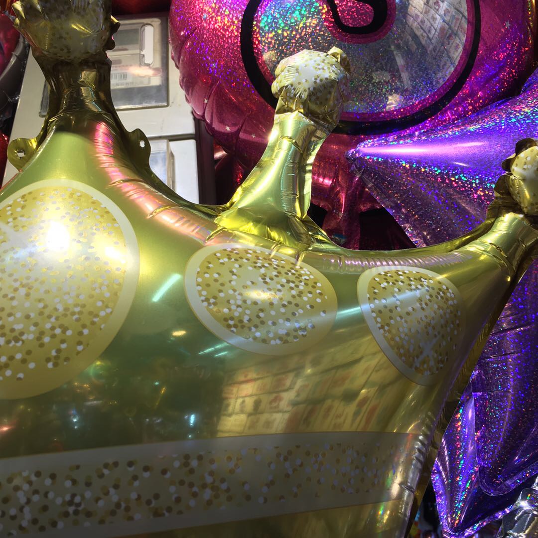 Disposable aluminum film crown balloon, an environmentally friendly and pollution-free cultural aluminum film balloon Specification image