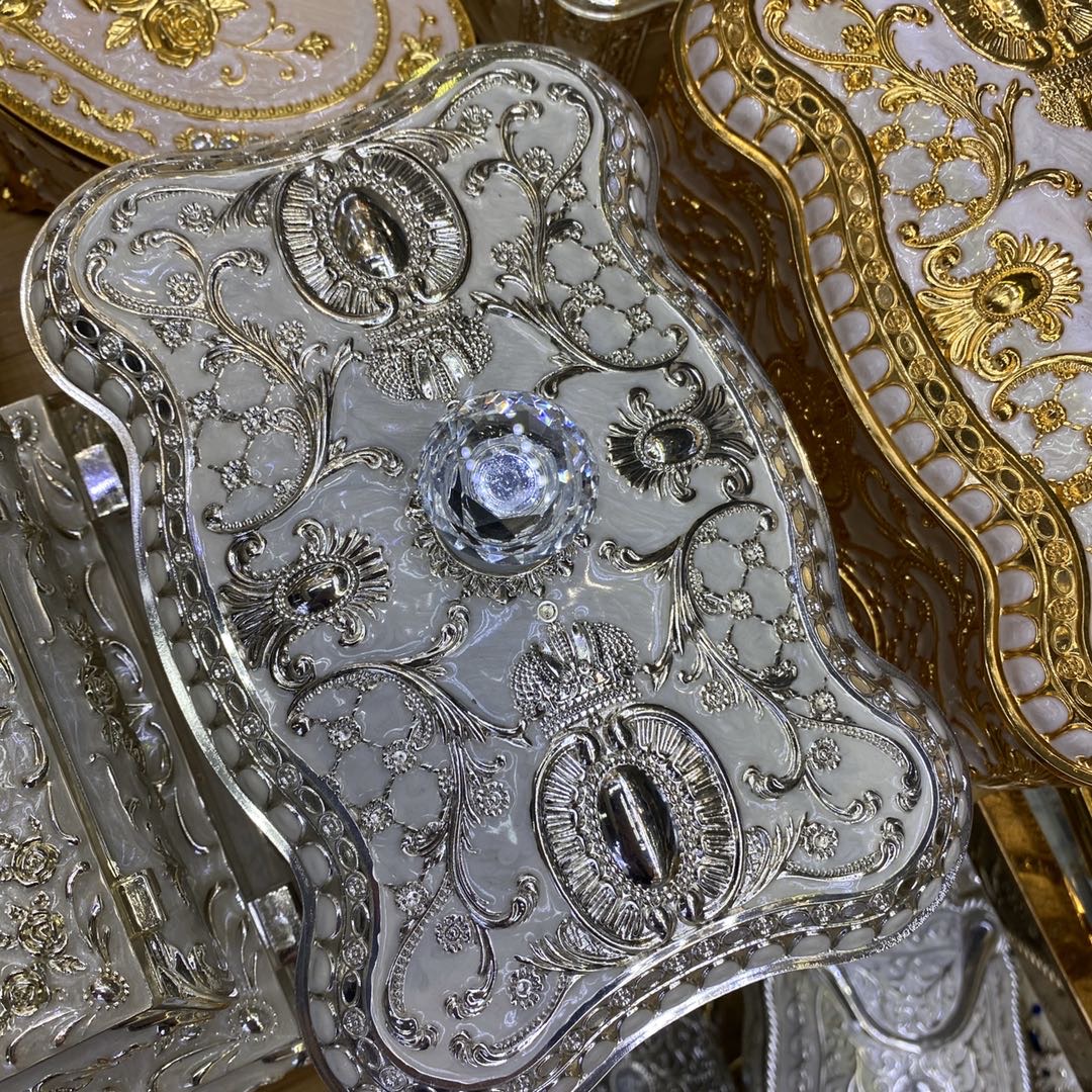 Metal European-style creative retro jewelry box, high-end three-dimensional Russian tinware storage box