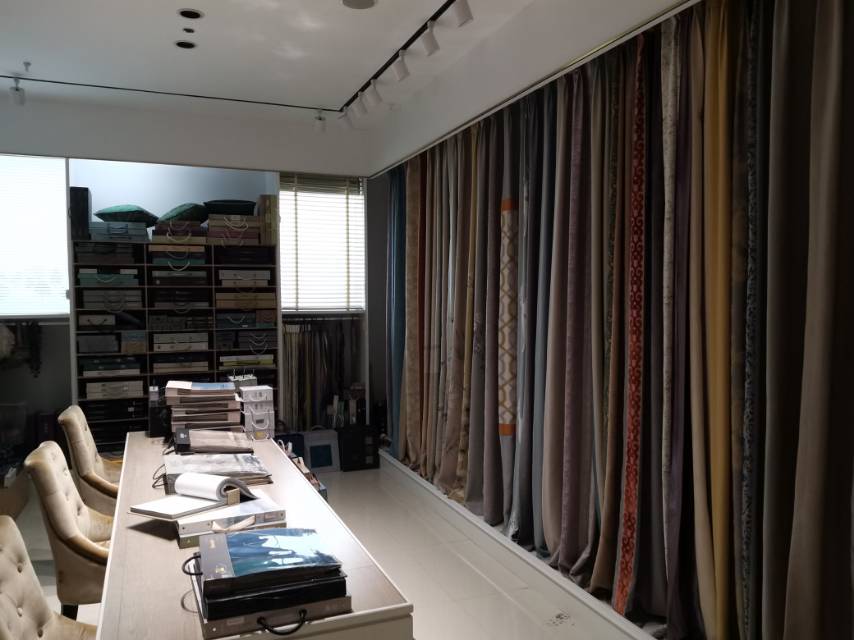 Luxurious soft furnishings describe pic - 2
