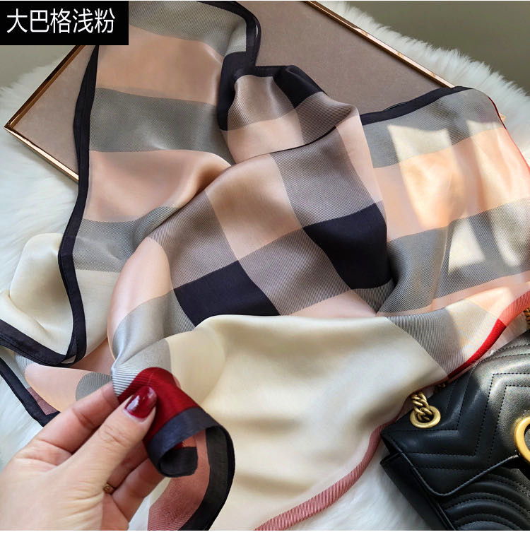 A fashionable and versatile casual Korean-style scarf with a checkered pattern for a lady Specification image
