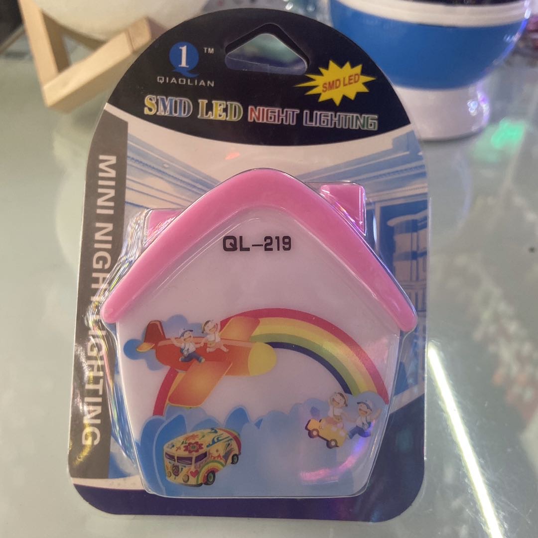 Night light, bedroom bedside, baby feeding, eye protection, children's room sleep, night light, sleeping desk lamp, small house pattern