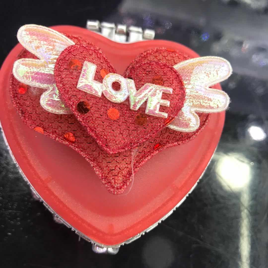 厂家直销精致可爱多色爱心塑料首饰盒细节图