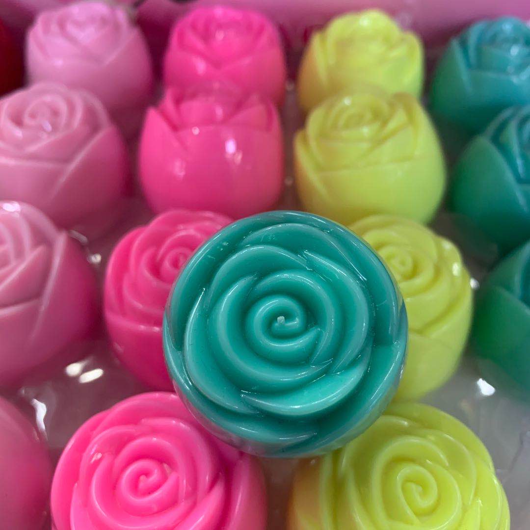Factory direct sales of candy-colored rose lip balm and moisturizing lip balm, moisturizing and cute details Picture