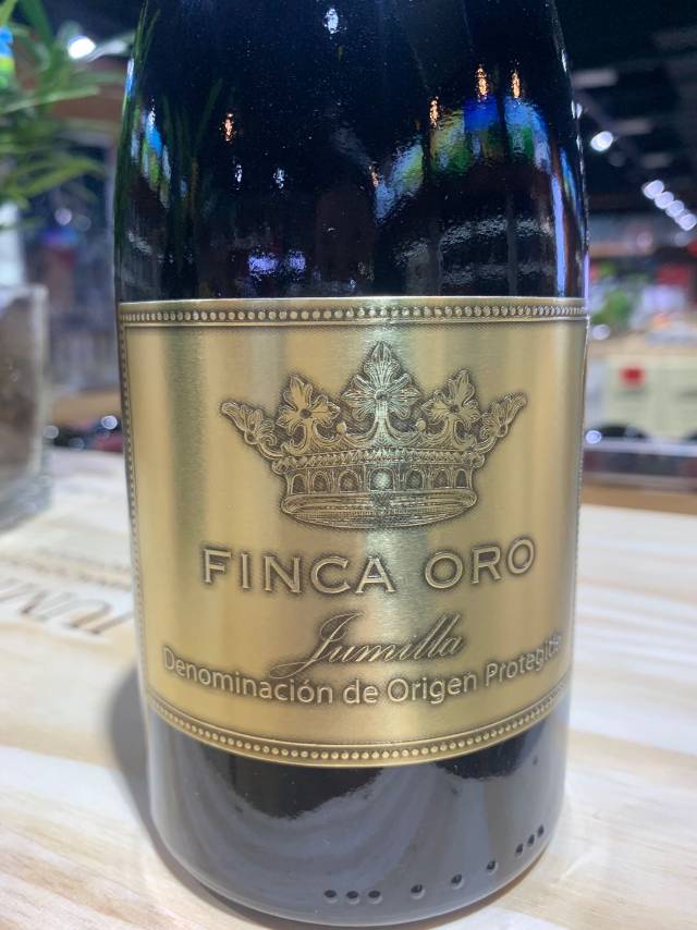 金土地金标干红葡萄酒产品图