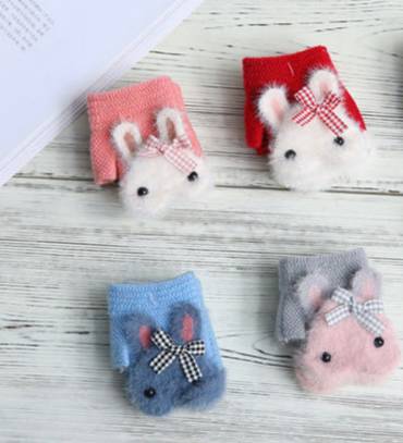 The half-fingered rabbit gloves are padded and thickened in autumn and winter. They are cute, warm, cold-proof and windproof for students to go outdoors details Picture