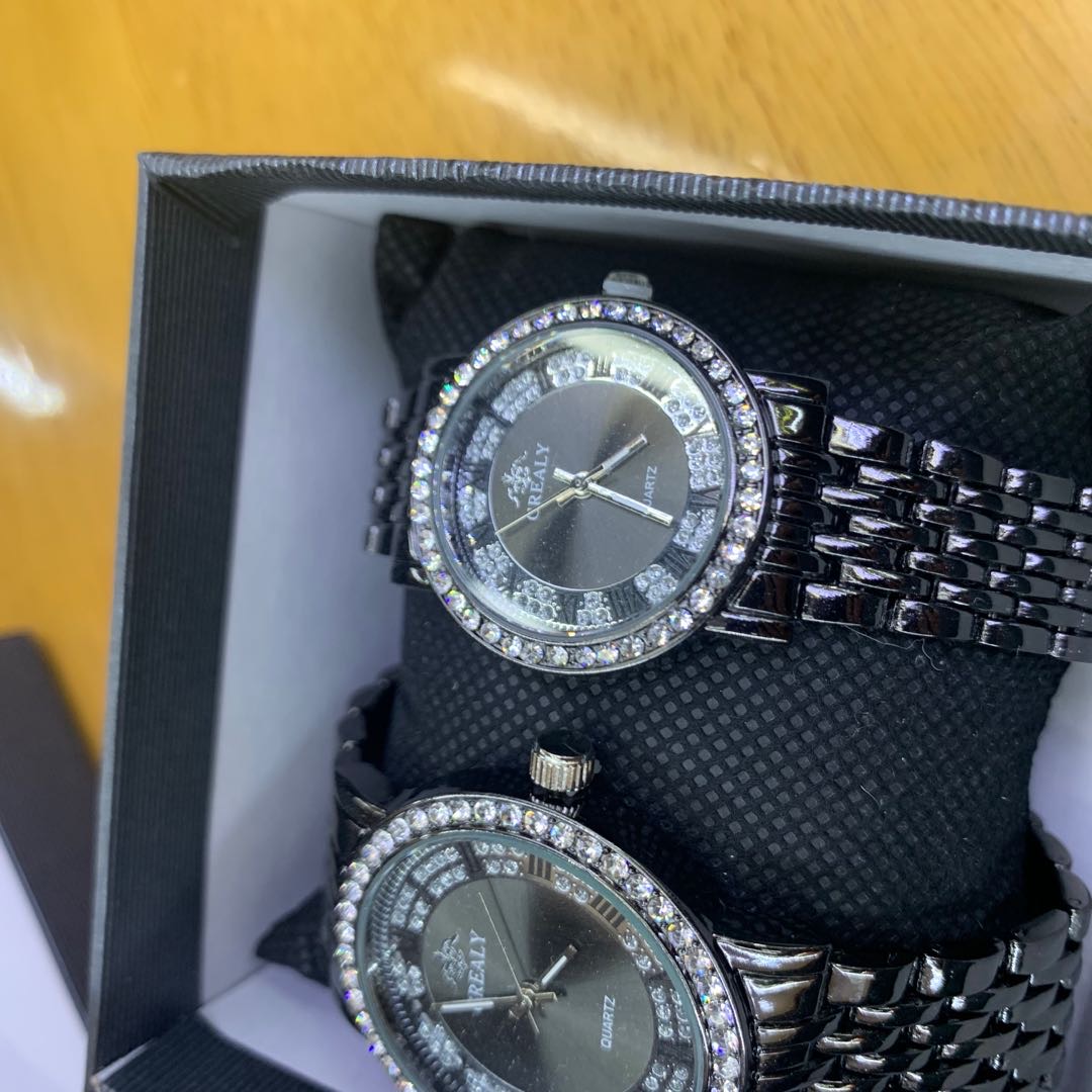 精品情侣表男女钻圈黑色表盘两件套装细节图