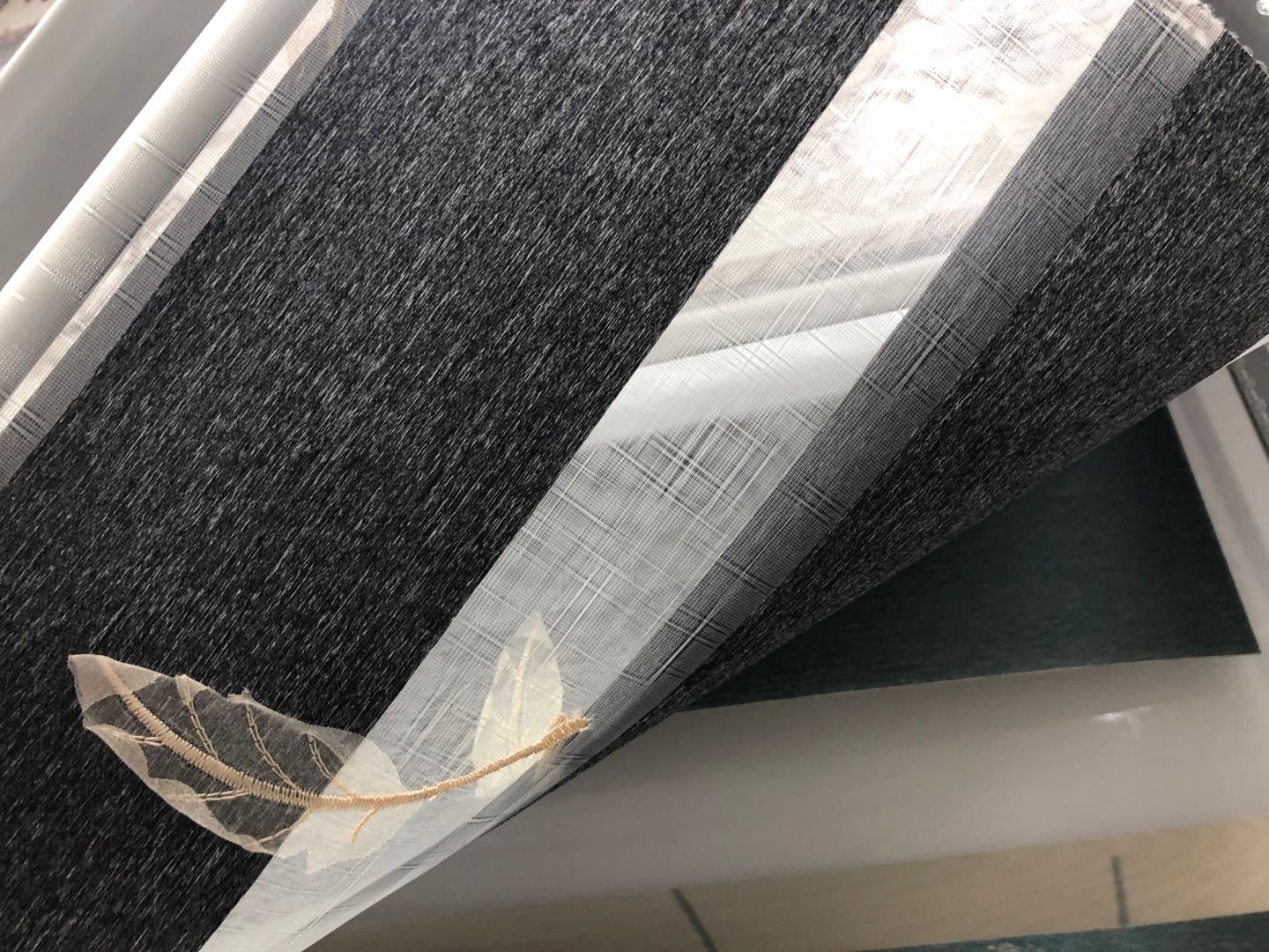 树叶绣花窗帘百叶窗卷帘客厅卧室定制成品办公室免打孔提花柔纱帘细节图