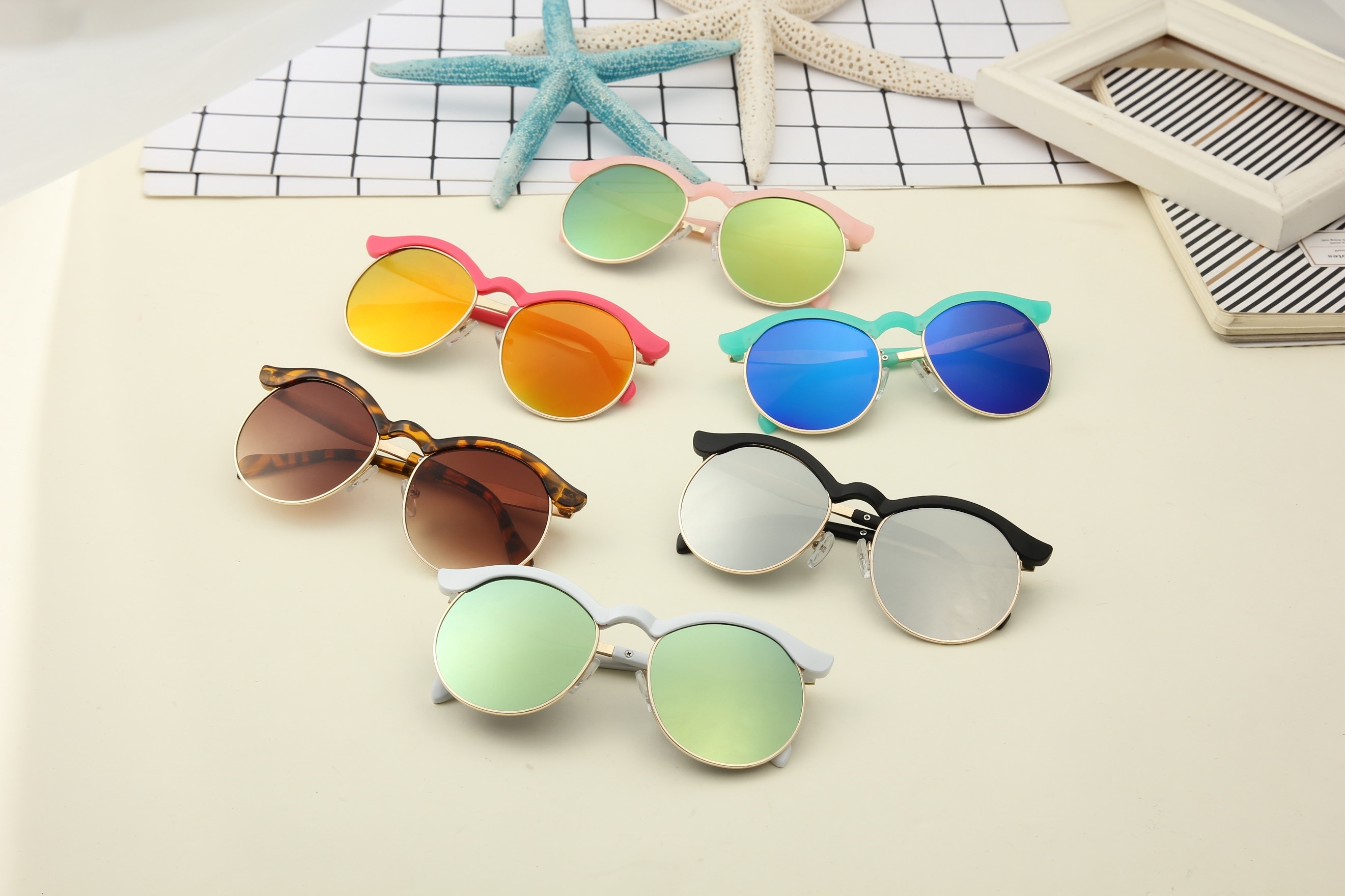 New fashionable and cute sunglasses for men, women and children, colored glasses, round-framed polarized glasses, trendy children's photography, pink 1707