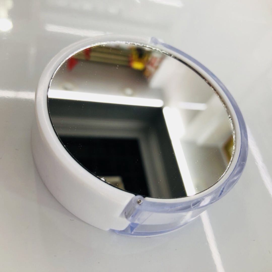 The contact lens case is a fashionable, beautiful, simple and portable storage and care box for colored contact lenses details Picture