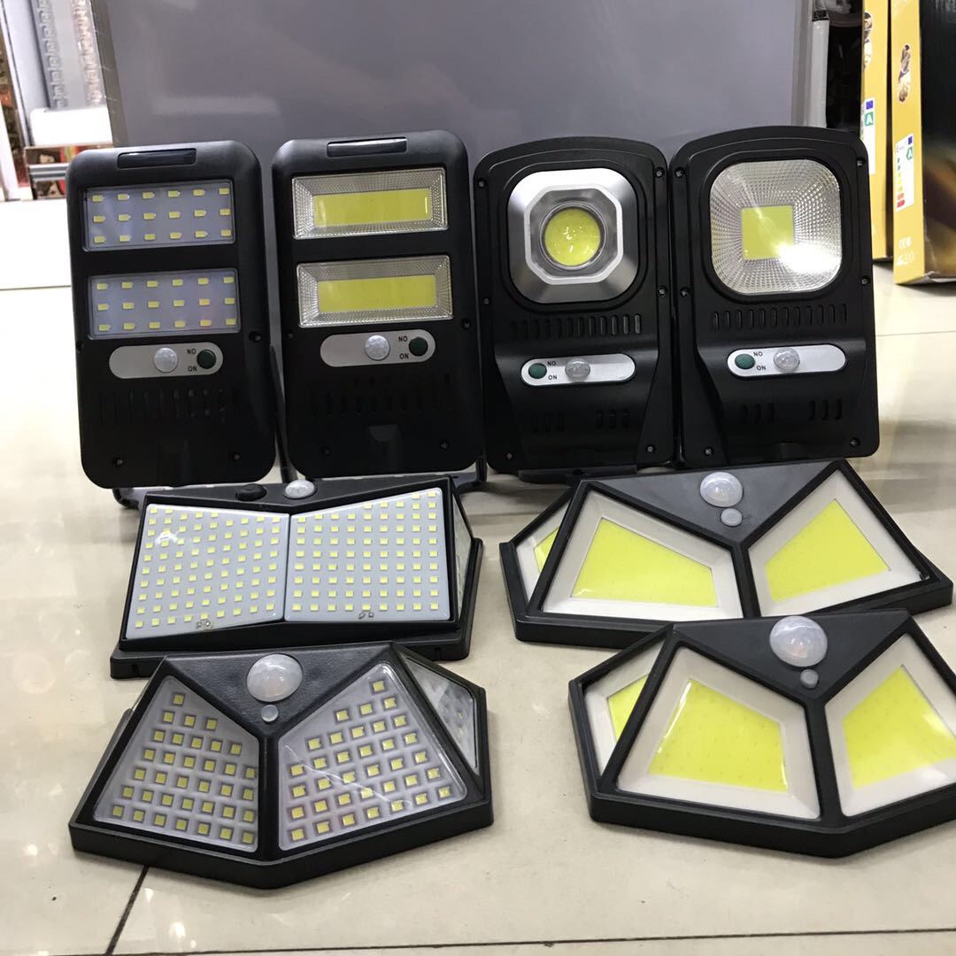 Solar-powered wireless remote control wall lamp, outdoor waterproof, human-sensing, automatic ultra-bright LED light-controlled garden lamp when it gets dark details Picture